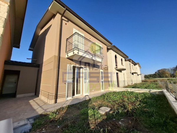 casa indipendente in vendita a Cremona