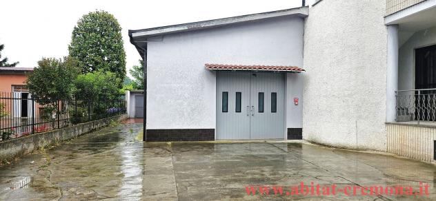 locale commerciale in vendita a Cremona in zona Boschetto