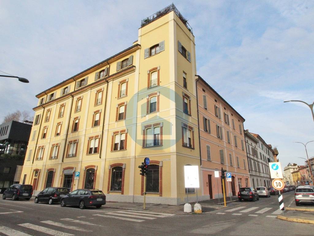 ufficio in vendita a Cremona in zona Piazza Castello