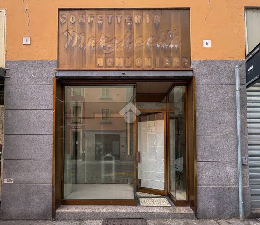 negozio in vendita a Cremona in zona Cremona Centro