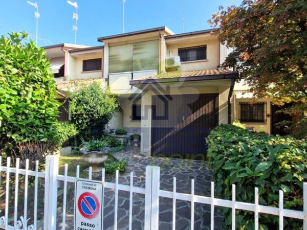casa indipendente in vendita a Cremona