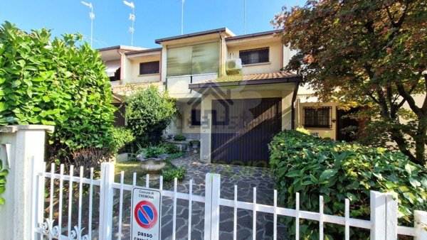 casa indipendente in vendita a Cremona