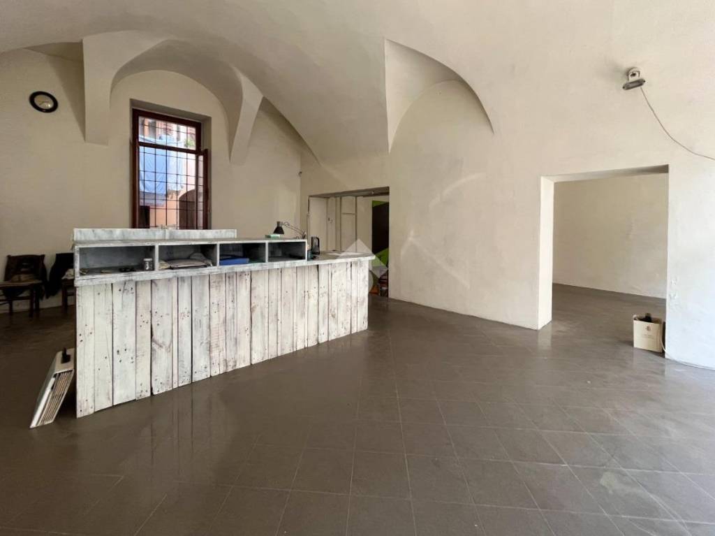 negozio in vendita a Cremona in zona Cremona Centro