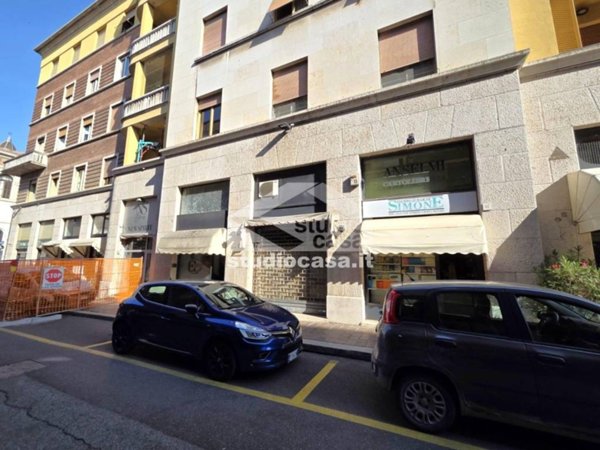 negozio in vendita a Cremona in zona Piazza Castello