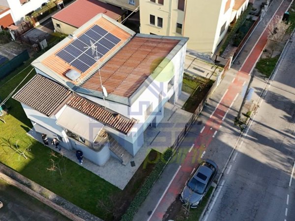 casa indipendente in vendita a Cremona in zona Via Giuseppina