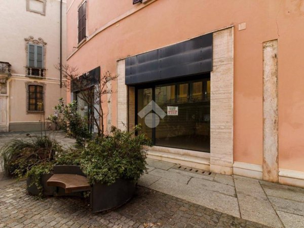 negozio in vendita a Cremona in zona Piazza Castello