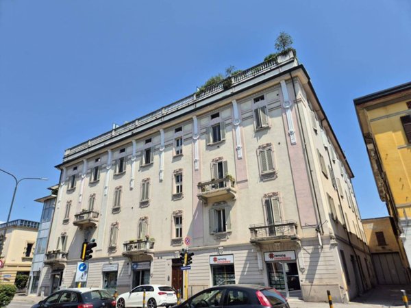 negozio in vendita a Cremona in zona Piazza Castello