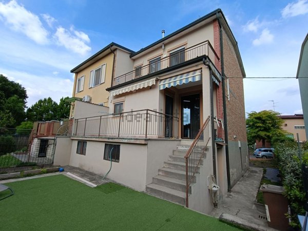 casa indipendente in vendita a Cremona