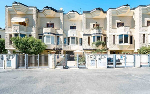 casa indipendente in vendita a Cremona in zona Battaglione