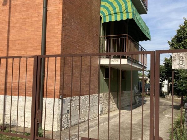 casa indipendente in vendita a Cremona in zona Via Giuseppina