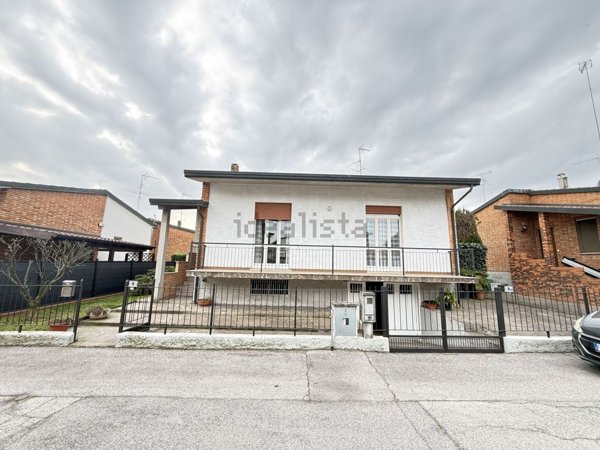 casa indipendente in vendita a Cremona in zona Piazza Risorgimento