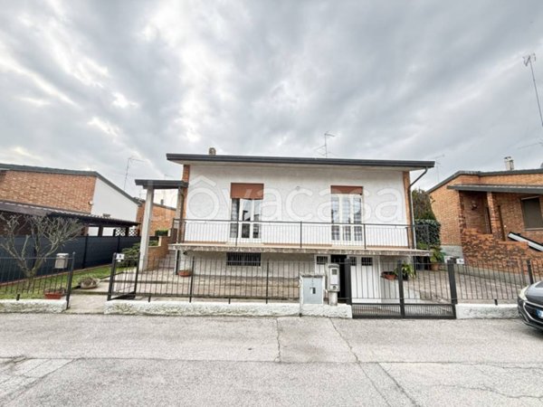 casa indipendente in vendita a Cremona