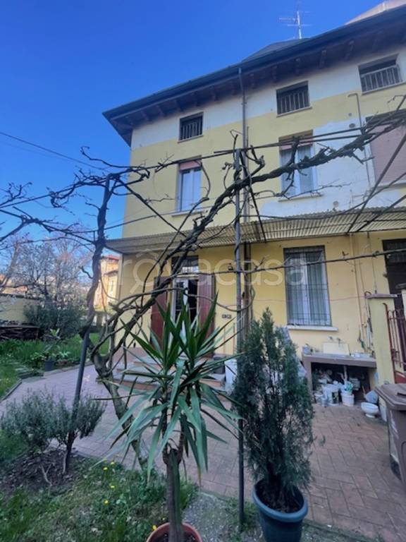 casa indipendente in vendita a Cremona in zona Piazza Castello