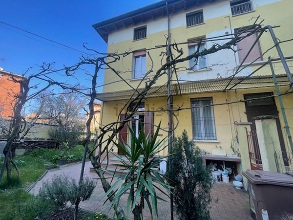 casa indipendente in vendita a Cremona in zona Piazza Castello