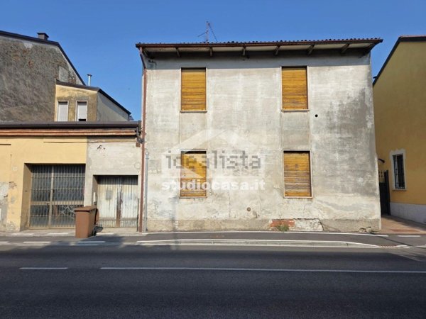 casa indipendente in vendita a Cremona in zona Via Nazario Sauro