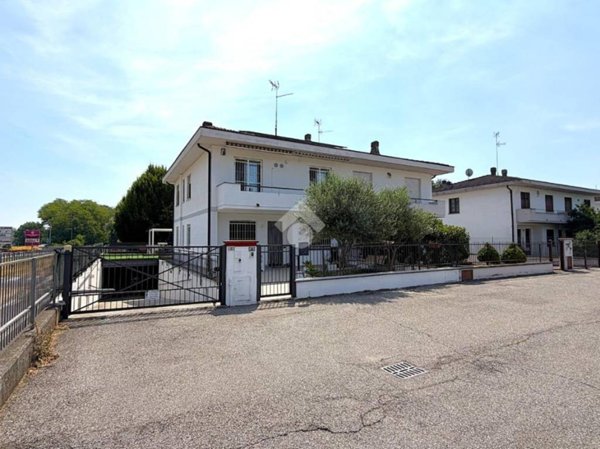 casa indipendente in vendita a Cremona in zona Cavatigozzi
