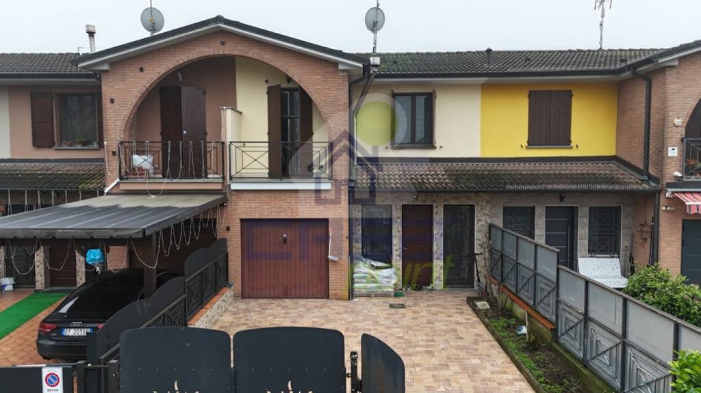 casa indipendente in vendita a Cremona in zona Bagnara