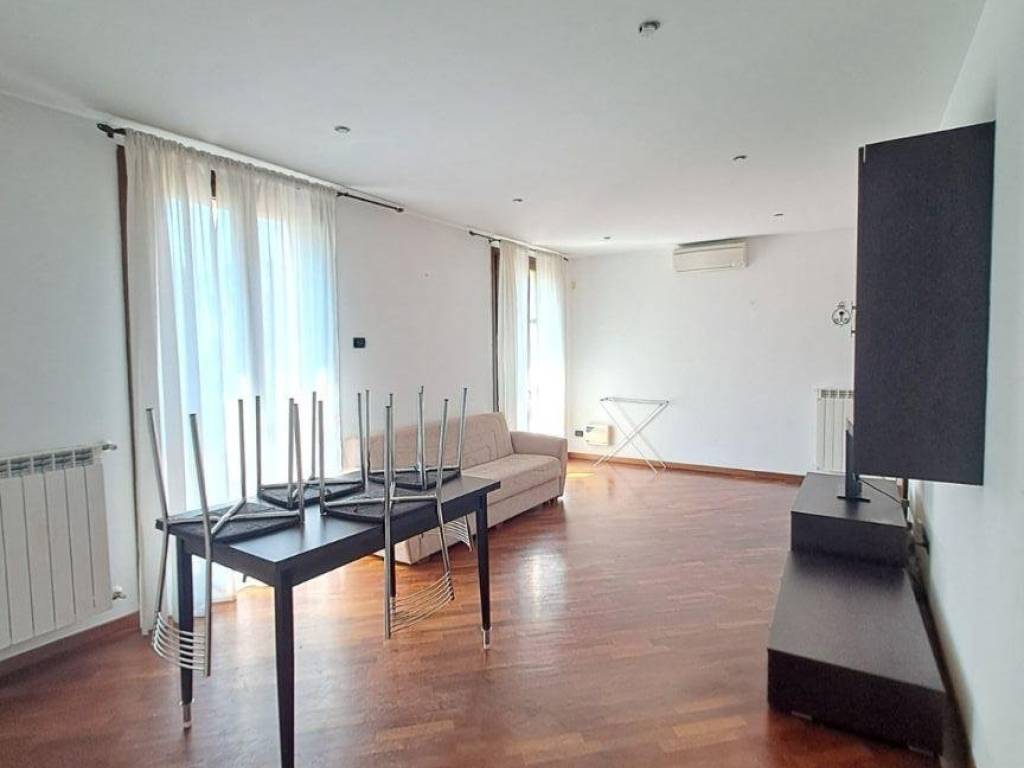 appartamento in vendita a Cremona in zona Piazza Risorgimento