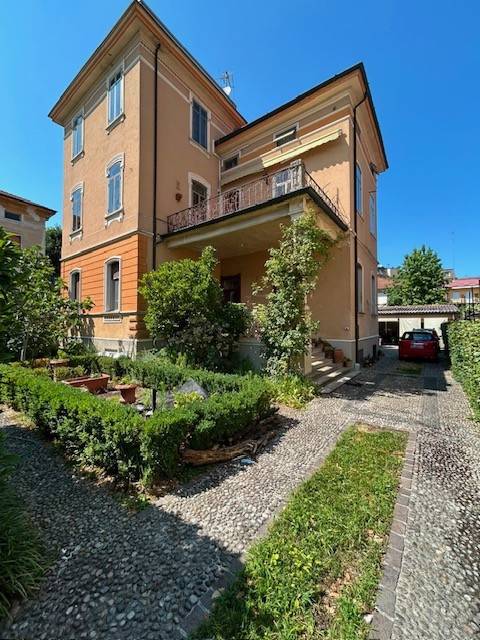 casa indipendente in vendita a Cremona in zona Piazza Castello