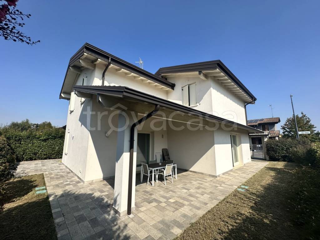 casa indipendente in vendita a Cremona in zona Bagnara