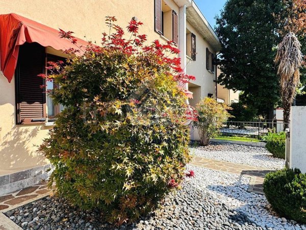 casa indipendente in vendita a Cremona in zona Bagnara