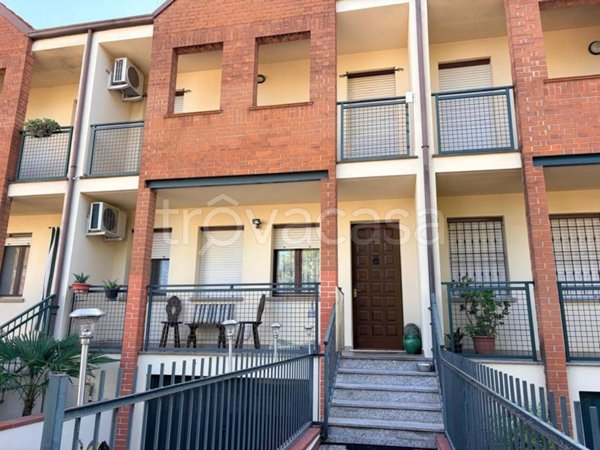 casa indipendente in vendita a Cremona in zona Cavatigozzi