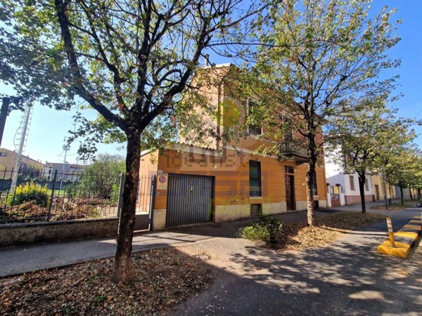 casa indipendente in vendita a Cremona