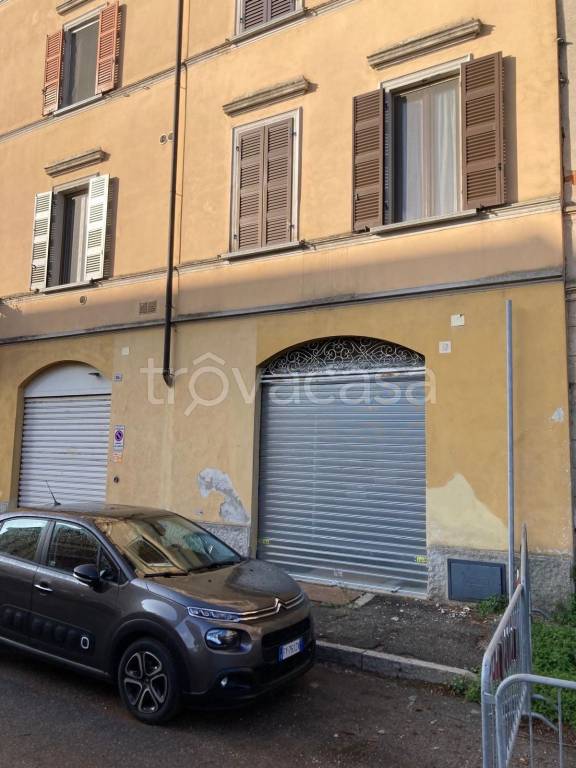 negozio in vendita a Cremona in zona Piazza Risorgimento