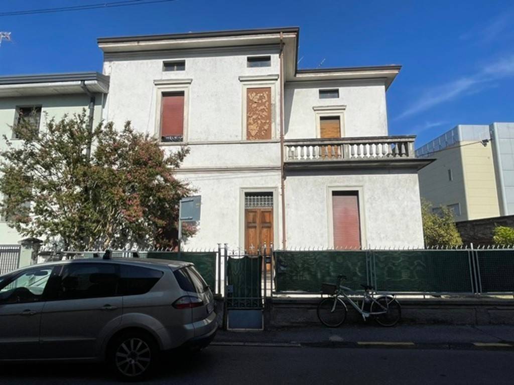 casa indipendente in vendita a Cremona