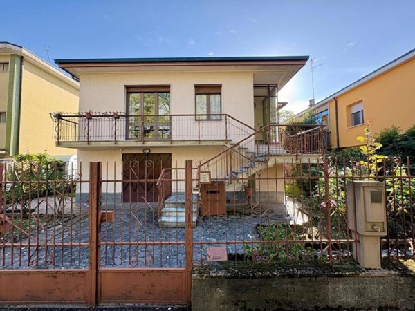 casa indipendente in vendita a Cremona