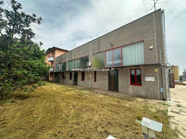 locale commerciale in vendita a Cremosano