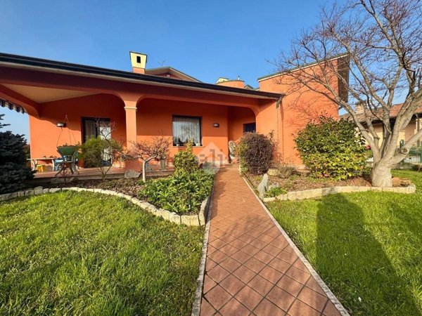 casa indipendente in vendita a Cremosano
