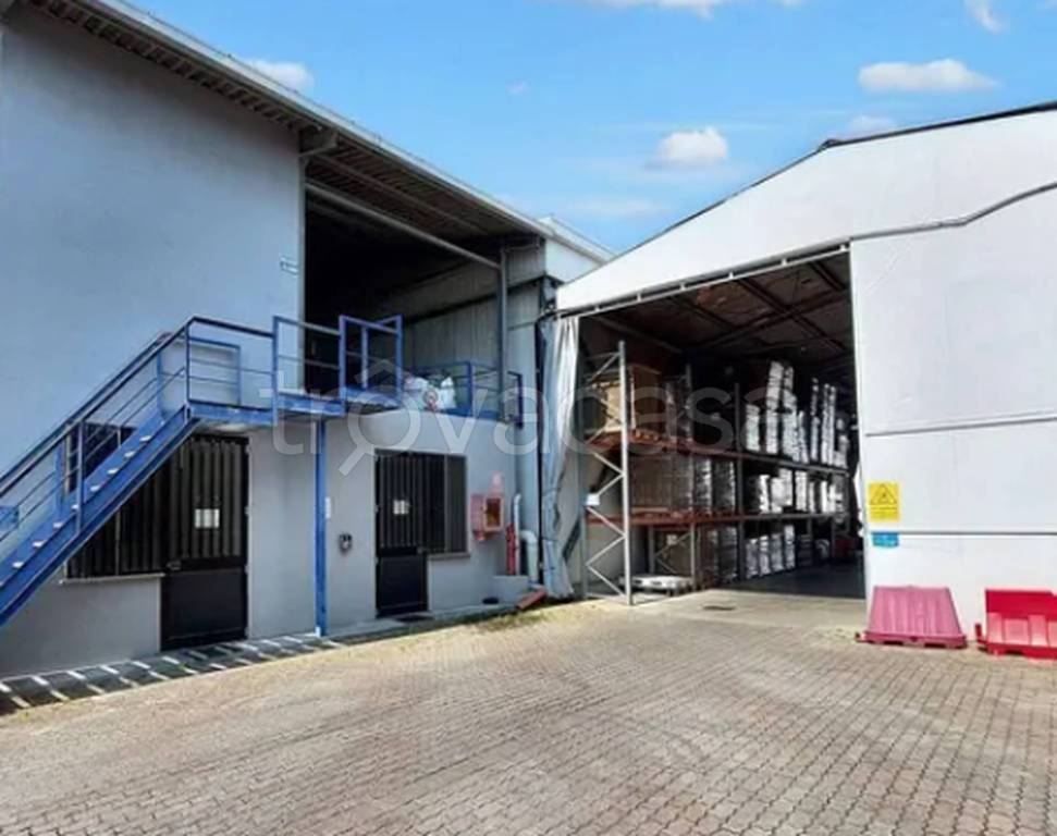 locale commerciale in vendita a Cremosano