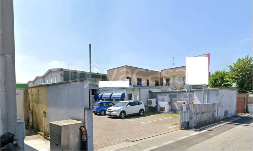 locale commerciale in vendita a Cremosano