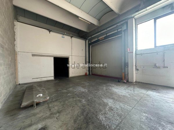 capannone in vendita a Cremosano