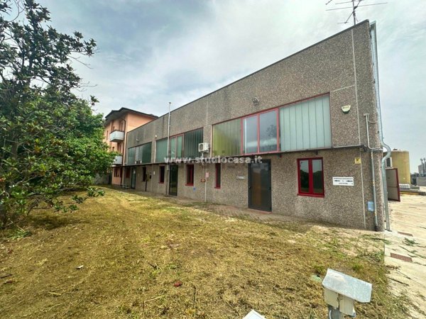 capannone in vendita a Cremosano