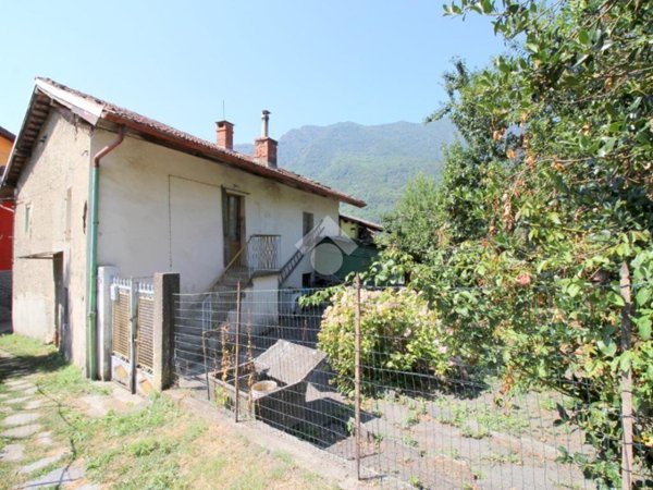 casa semindipendente in vendita a Pinasca