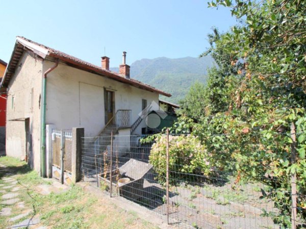 casa semindipendente in vendita a Pinasca