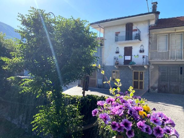casa indipendente in vendita a Pinasca in zona Dubbione