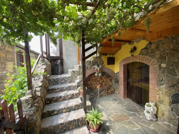 casa indipendente in vendita a Pinasca