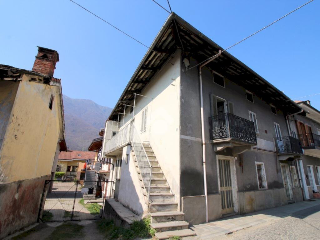 casa semindipendente in vendita a Pinasca