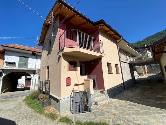 casa indipendente in vendita a Pinasca