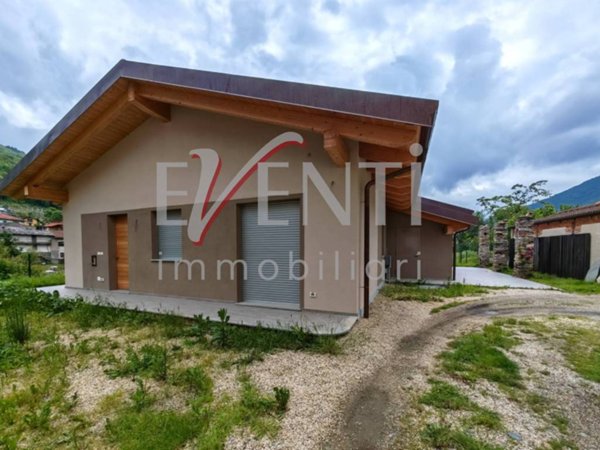 casa indipendente in vendita a Pinasca in zona Dubbione