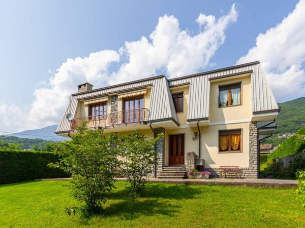 casa indipendente in vendita a Pinasca