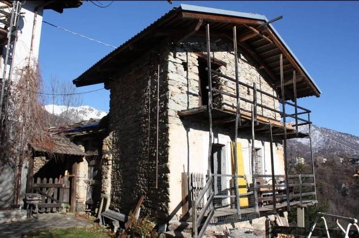 casa indipendente in vendita a Pinasca