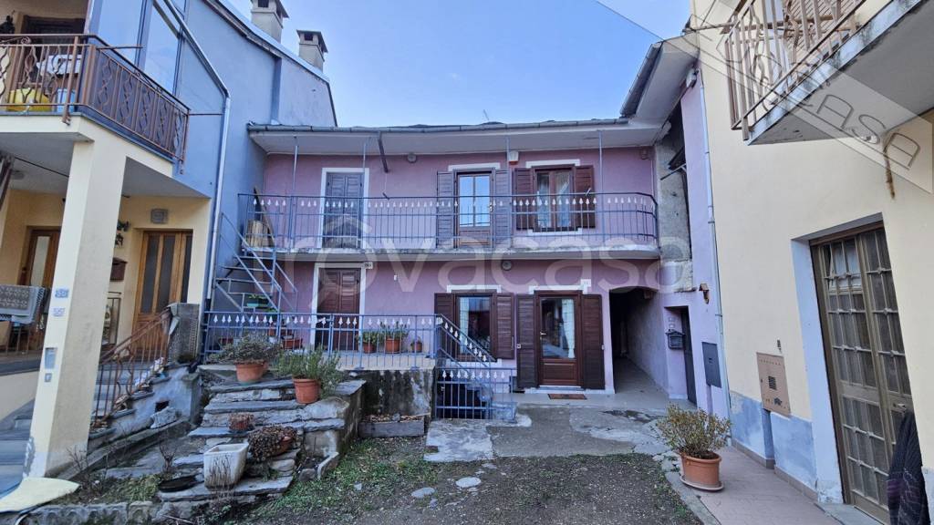 casa indipendente in vendita a Pinasca
