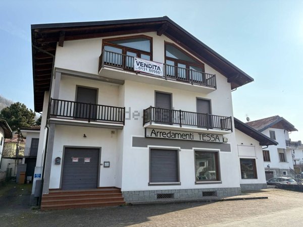 locale commerciale in vendita a Pinasca