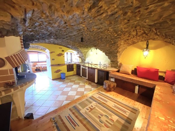 casa semindipendente in vendita a Pinasca