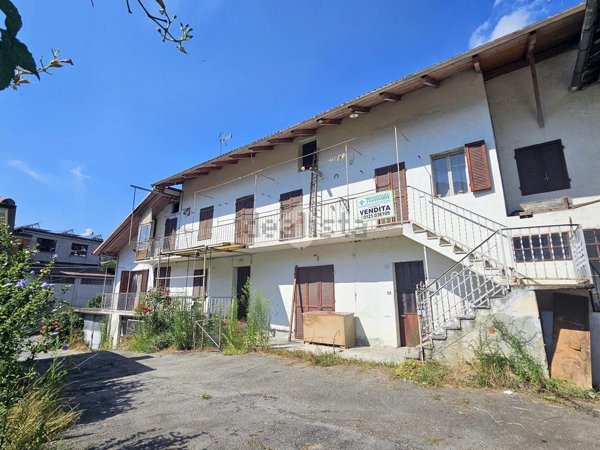 casa semindipendente in vendita a Pinasca