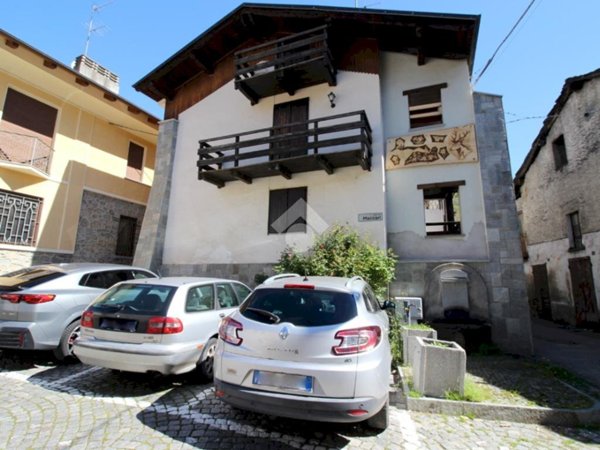 casa semindipendente in vendita a Pinasca in zona Dubbione